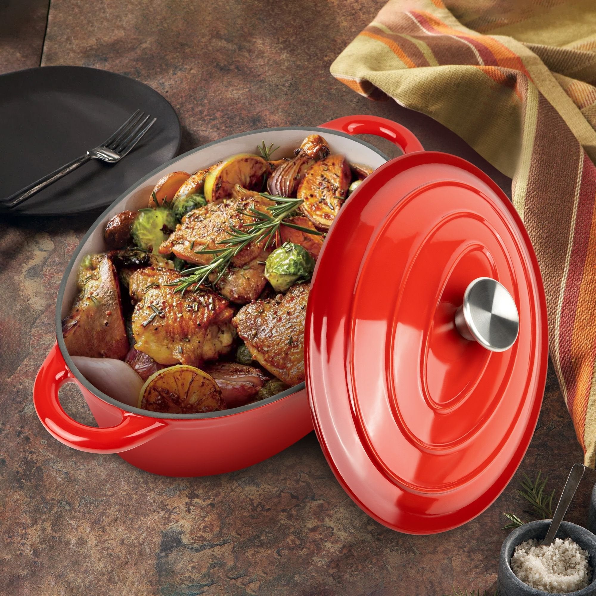 Cast iron soup POTS are suitable for various tools, such as ceramic, gas, induction cookers or barbecue grills. It can be used for cooking