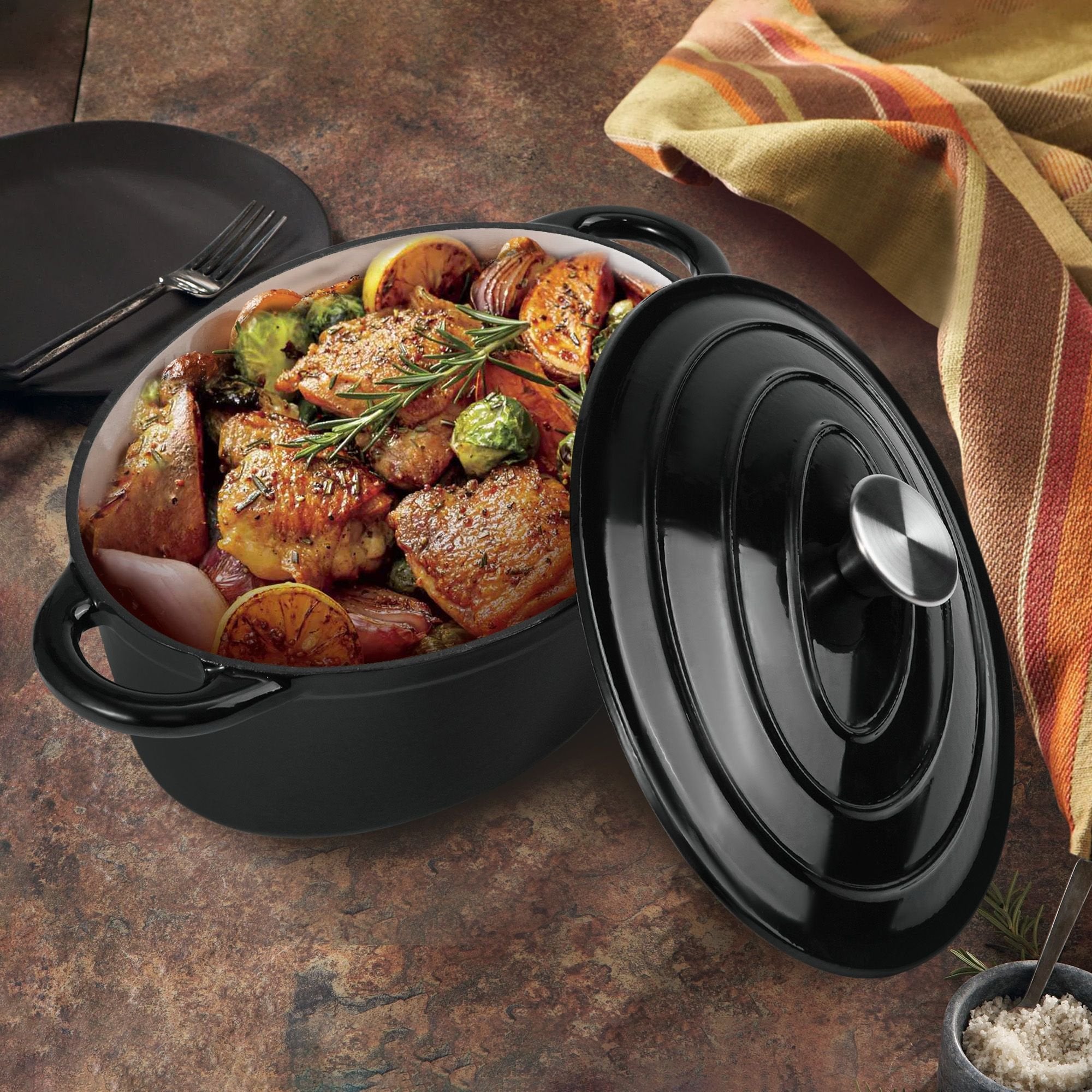 Cast iron soup POTS are suitable for various tools, such as ceramic, gas, induction cookers or barbecue grills. It can be used for cooking